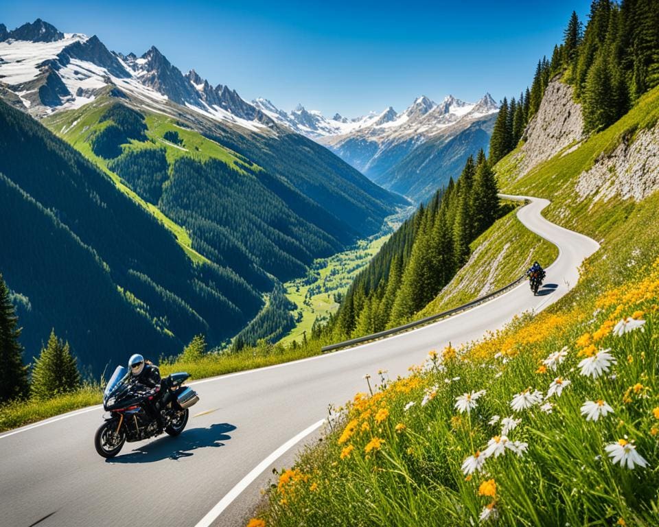 Motorradrouten in den Alpen erkunden