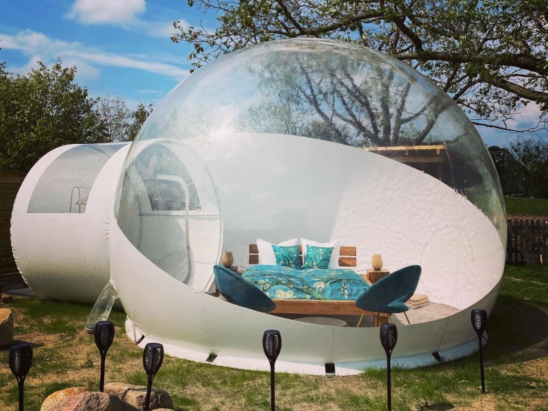Wo kann man ein Bubble Hotel in den Alpen buchen?