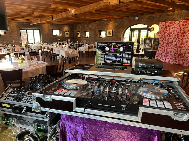 Warum einen DJ für Firmenfeiern im Raum Frankfurt buchen?